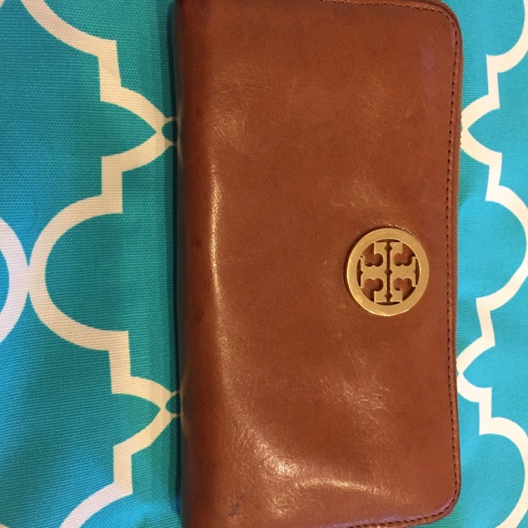 Tory Burch Handbags - Brown Tory Burch wallet