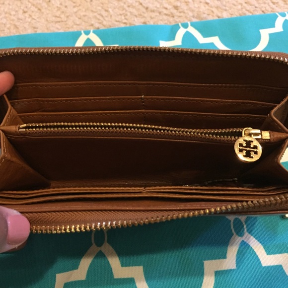 Brown Tory Burch wallet - Picture 3 of 4