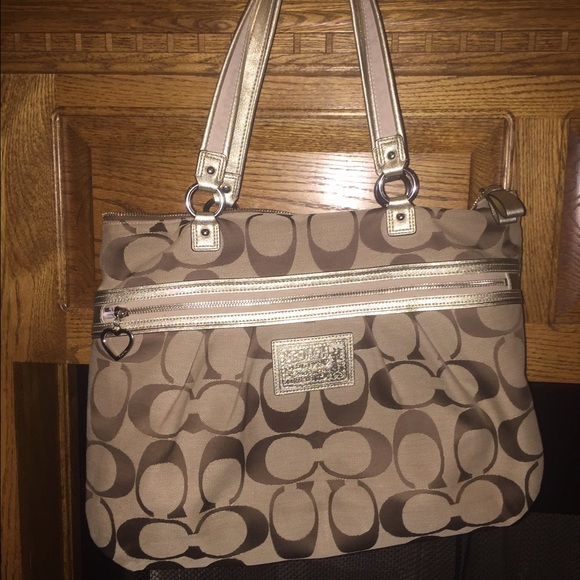 Excellent condition Coach tote!!