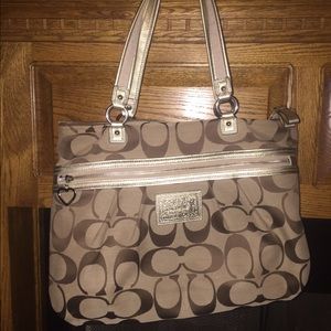 Excellent condition Coach tote!!