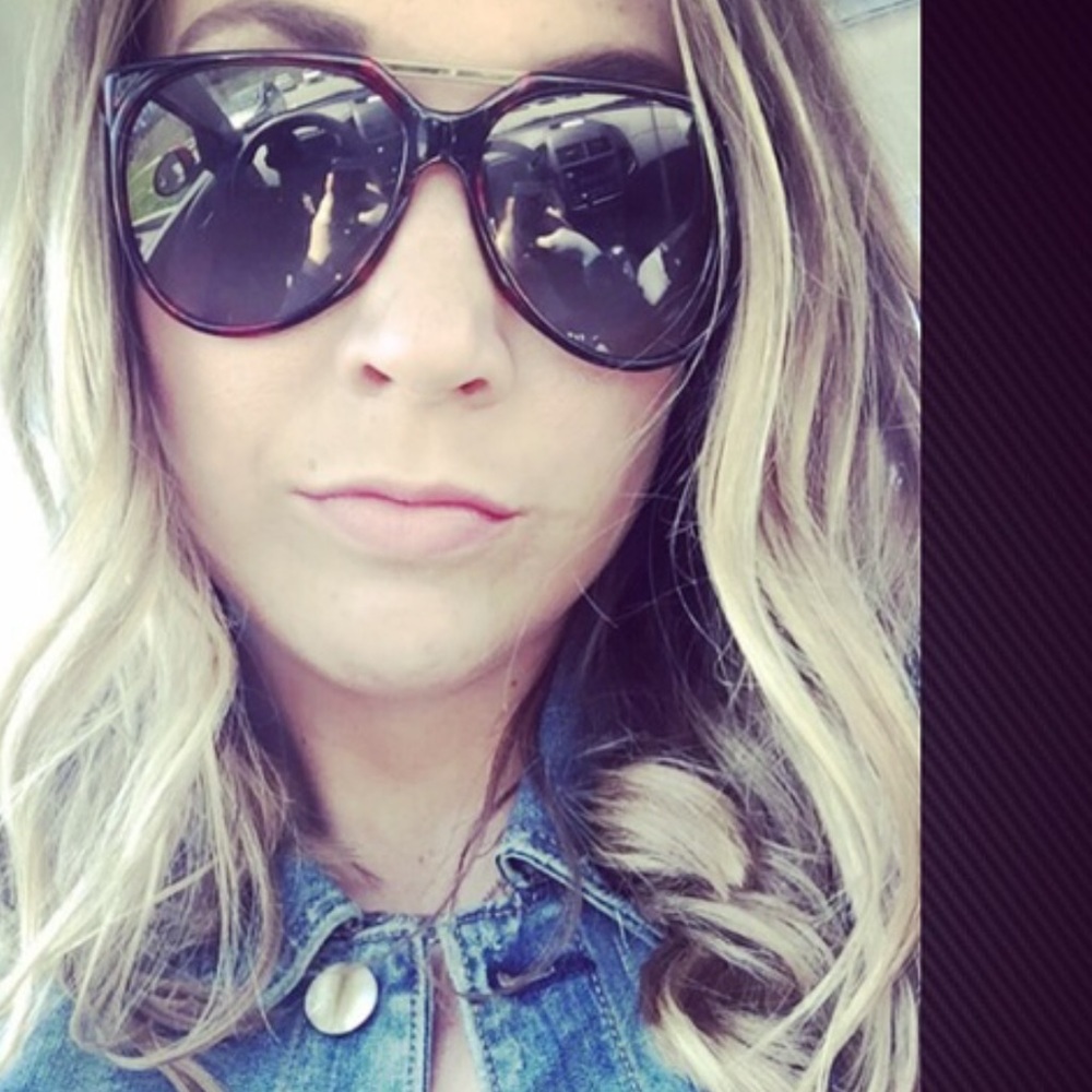 Meet your Posher, Lauren