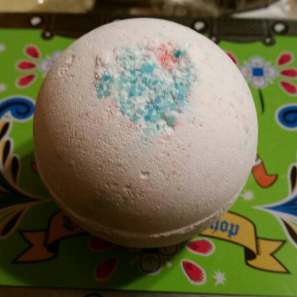 Lush Sakura Bath Bomb