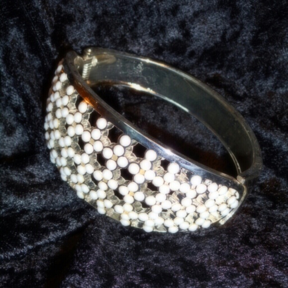 $$ON SALE $$  Silver Hinged Bracelet
