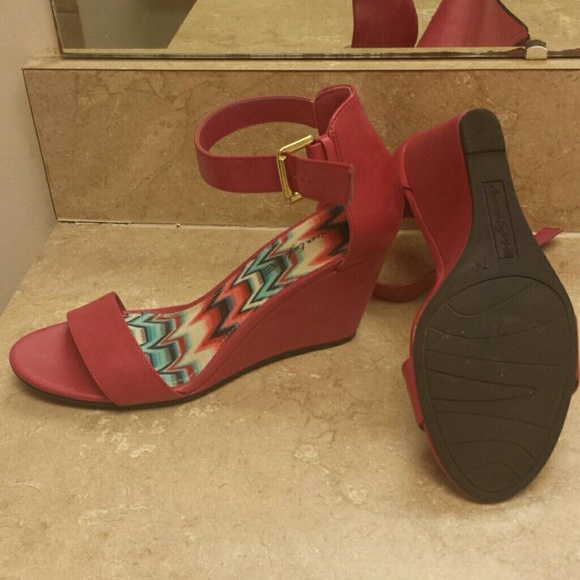 Pink wedges