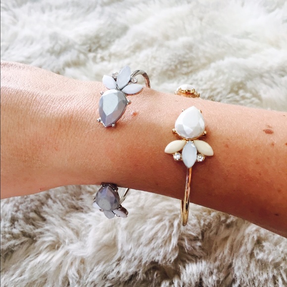 🌸❤️ HOST PICK -Gorgeous dainty silver cuff - Picture 2 of 3