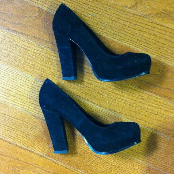 Black Suede Pumps - Picture 2 of 4