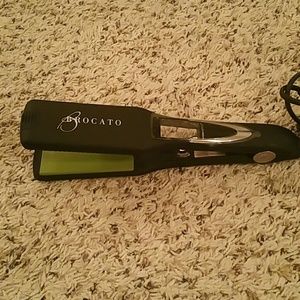Brocato 1.75 in flat iron