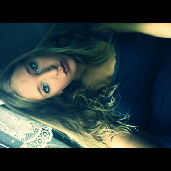 Meet your Posher, Julianne - Picture 3 of 3