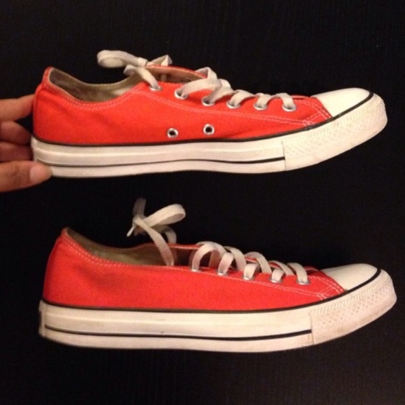 Red converse all star