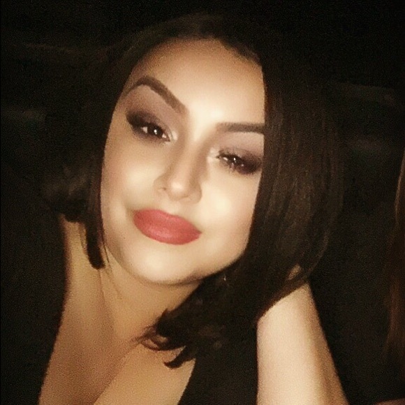 ᗰEET TᕼE ᔕEᒪᒪEᖇ - Picture 3 of 3