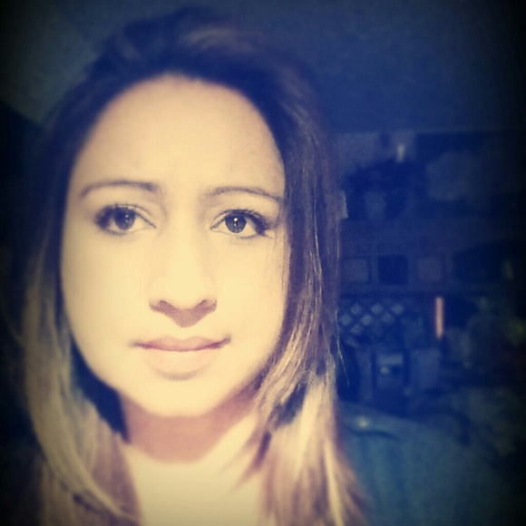 Meet your Posher, Claudia - Picture 1 of 1