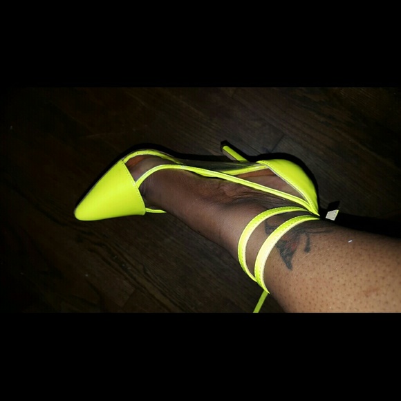 Neon green pumps SOLD - Picture 2 of 2