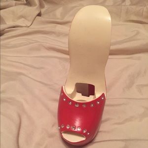 Shoe phone/charger holder