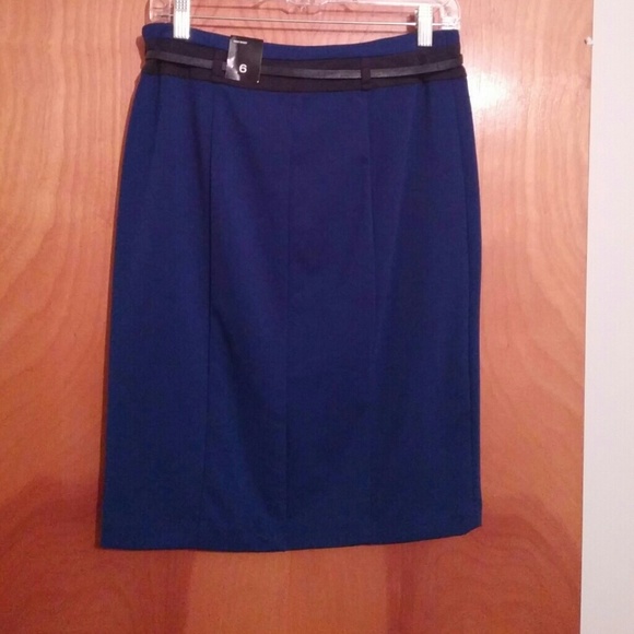 Blue pencil skirt with belt - Picture 3 of 3