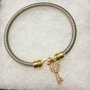 NWOT Cable bracelet w/ key charm