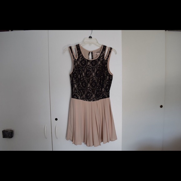 Forever 21 Pink Lace Dress