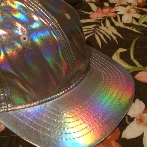 holographic snapback 🌈