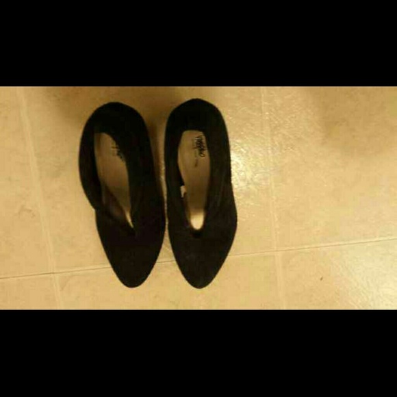 Shoes - Picture 2 of 2