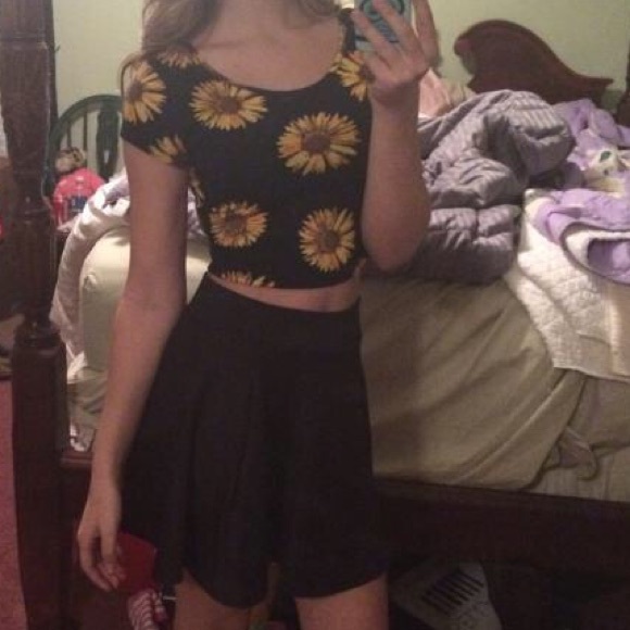 Top - Picture 2 of 2