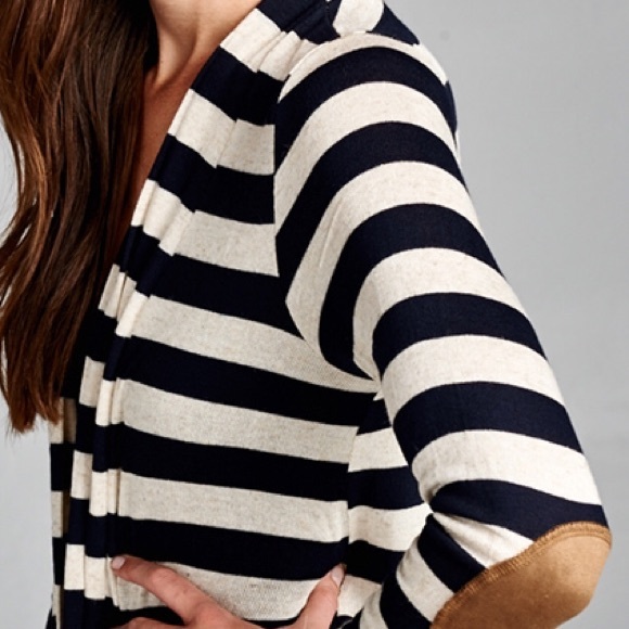 ️SOLD out Cardigan - Picture 2 of 3