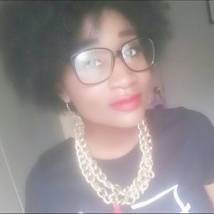 Meet your Posher, Adriana