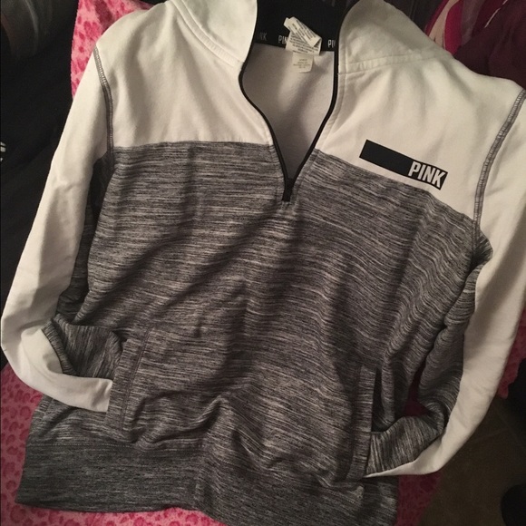 Vs black/white pull over