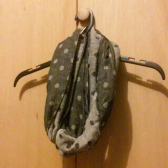 Scarfs - Picture 2 of 3