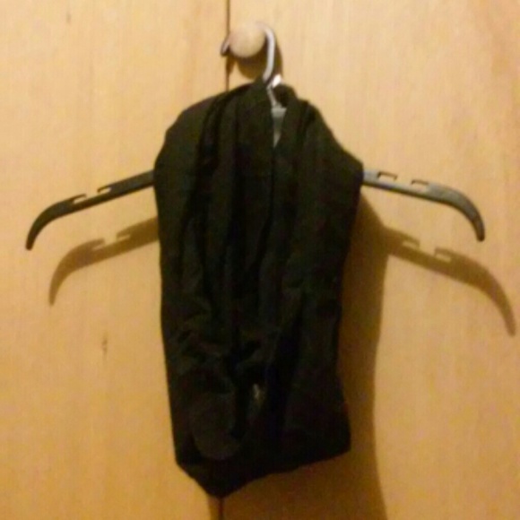 Scarfs - Picture 3 of 3