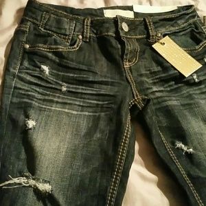 🆕🎁NWT Almost famous distressed skinny jeans