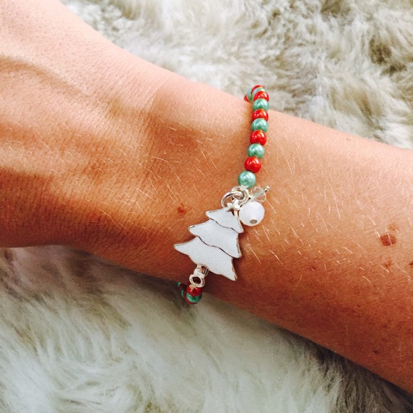 🎄Stretchy Christmas tree bracelet!