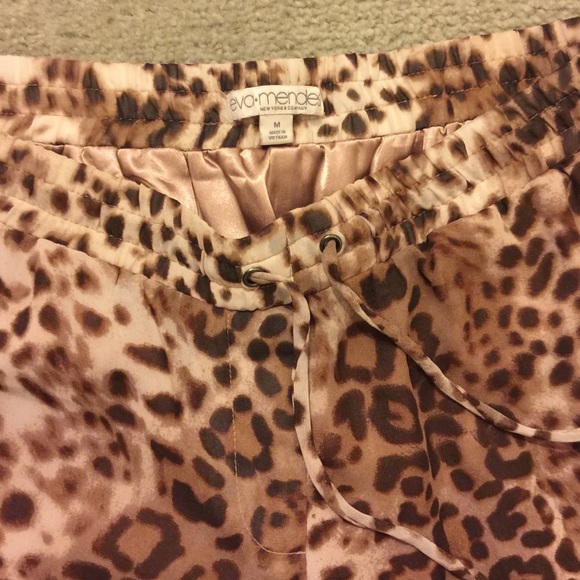 Eva Mendes Leopard joggers - Picture 2 of 4