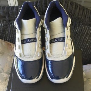 Retro 11 lows (Georgetowns)