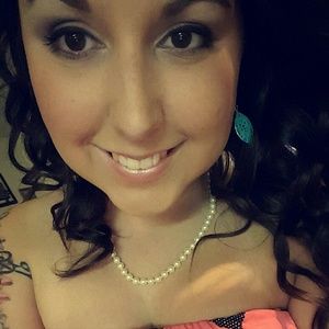 Meet your Posher, Kayla