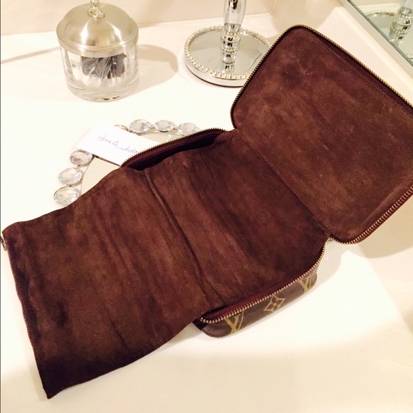 Authentic Louis Vuitton Jewelry Case. - Picture 3 of 4