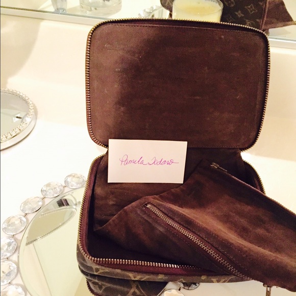 Authentic Louis Vuitton Jewelry Case. - Picture 4 of 4