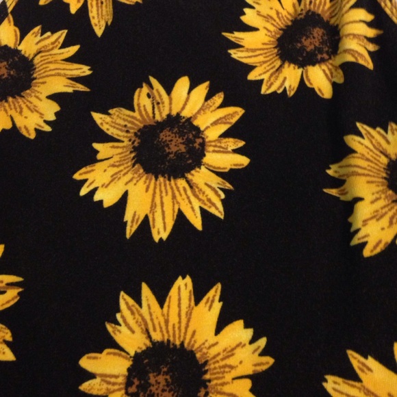 F21 Sunflower halter tank - Picture 2 of 3