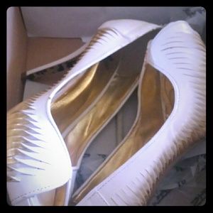 ✔SOLD✔Twisted Gold Peeptoe Heels
