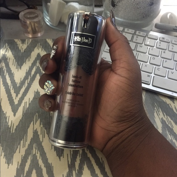 Kat Von D Lock it Foundation