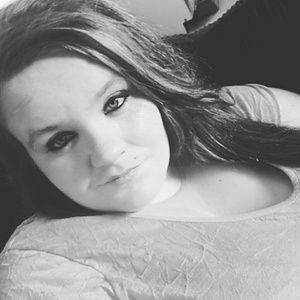 Meet your Posher, Caitlin