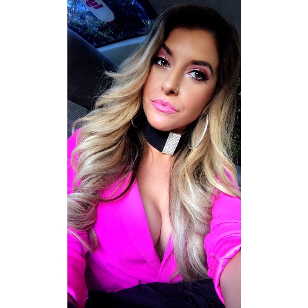 Meet Your Seller! 😘💁🏻💃🏻😻💗🌈💅🏻👠