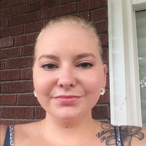 Meet your Posher, Elyssa