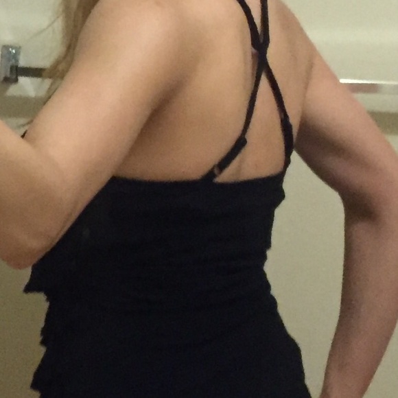 Guess Ruffle top - Picture 2 of 2