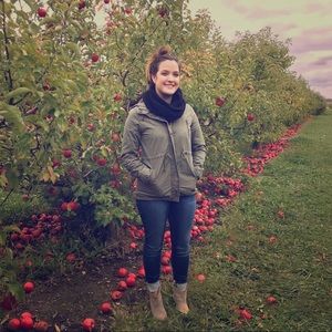 Meet your Posher, Casey