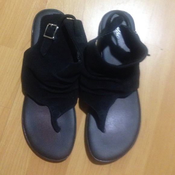 New Mossimo Black Suede T-Strap Sandals Women's 9