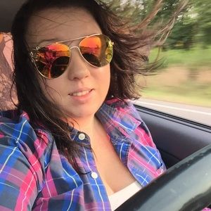 Meet your Posher, Whitney