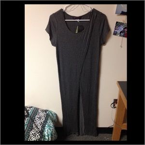 Long Tee w/ a super cute slit in the front! 😍