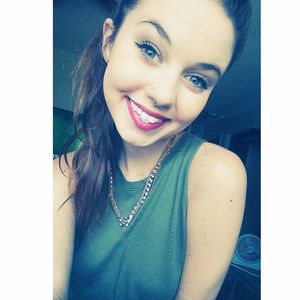 Meet your Posher, Caitlin