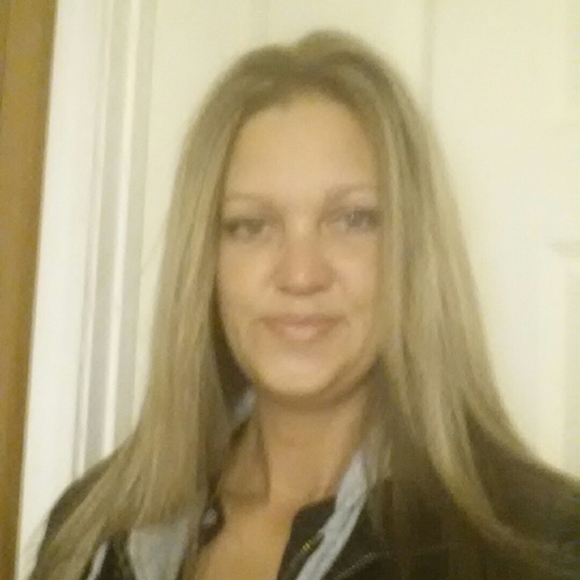 Meet your Posher, Beth - Picture 1 of 1