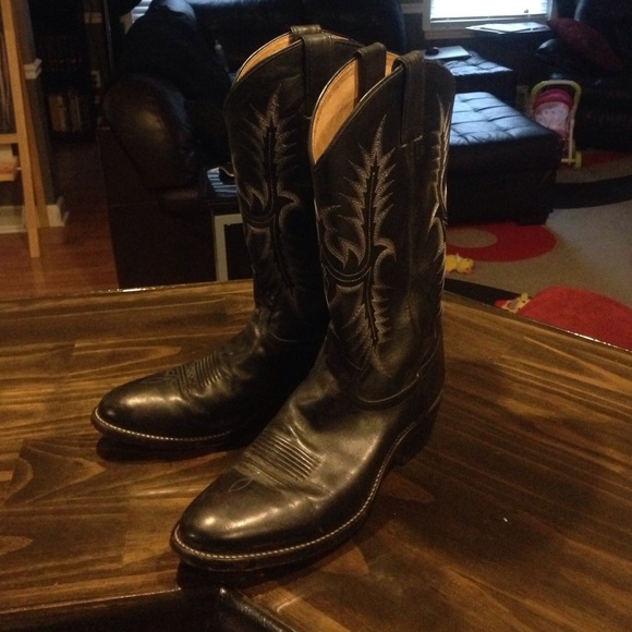 Black Tony Lama cowboy boots