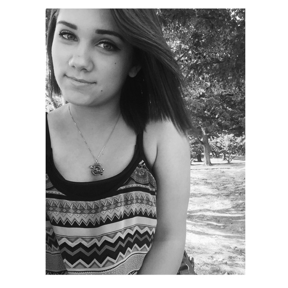 Meet your Posher, Alyssa - Picture 1 of 1
